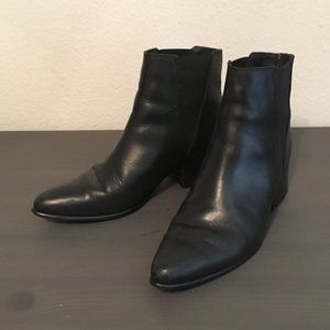 Urban Outfitters Black Leather Chelsea Boots 7